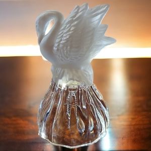 Vtg R.O.C Lead Crystal Frosted Swan Dinner Bell